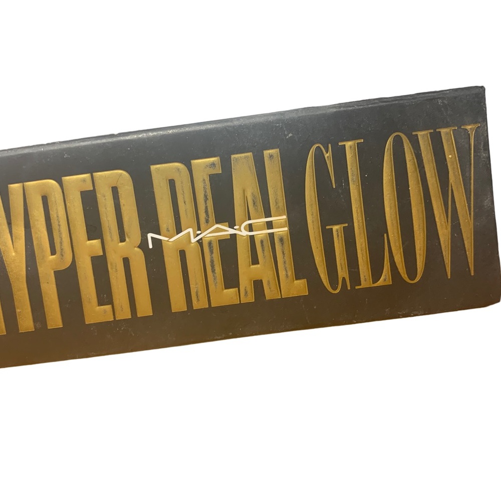 MAC Hyper.Real.Glow palette - Picture 2 of 2